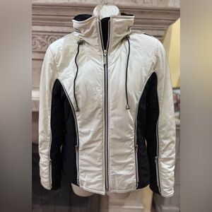 Ski Winter Jacket Size 6 Women’s Skea Black and White